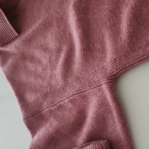 Like new sweater - Picture 4 of 4